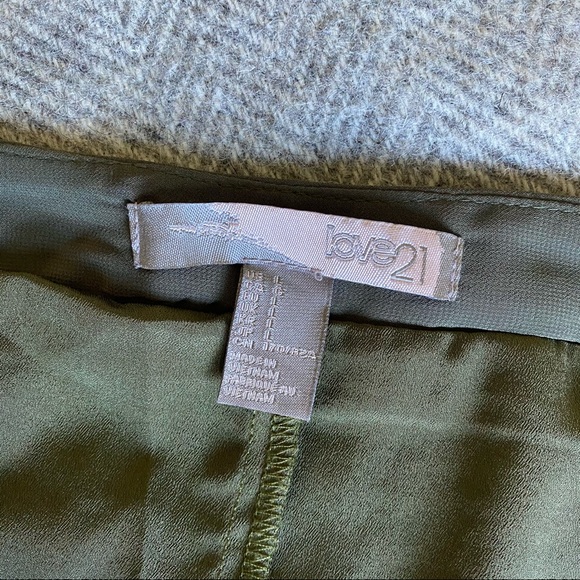 FOREVER 21 Maxi Pleated Slit Skirt (size L) - Picture 6 of 6